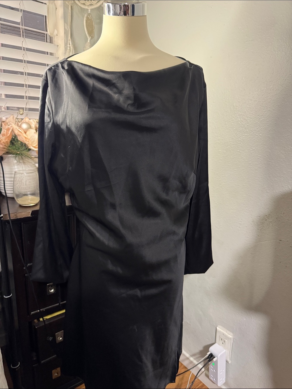 Astr Black Long-Sleeve Satin Sheath Dress